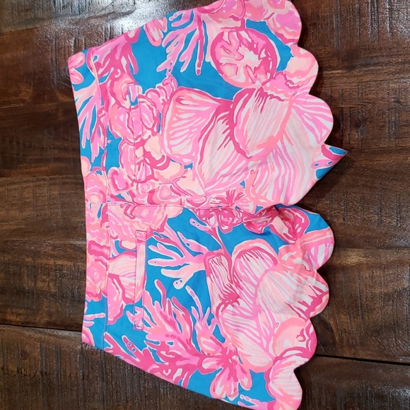 Lilly Pulitzer shorts - Picture 2 of 7